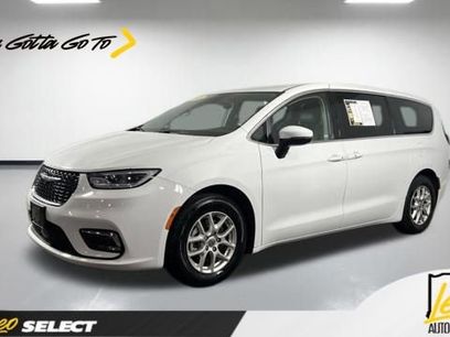Used 2023 Chrysler Pacifica Touring-L