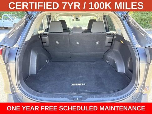 Used 2021 Toyota RAV4 XLE AWD/4WD image 12
