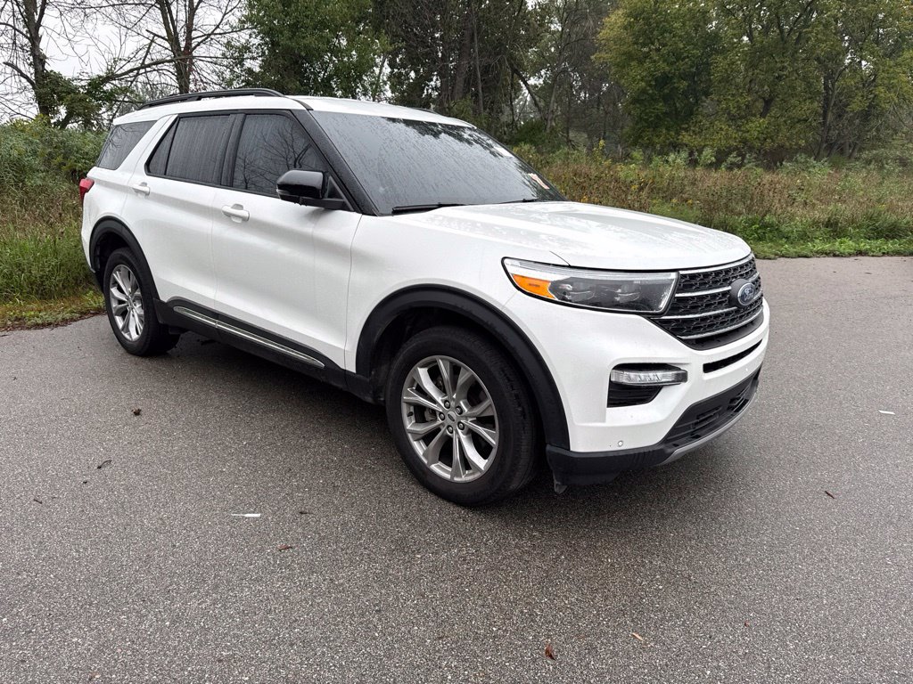 Certified 2024 Ford Explorer XLT w/ Equipment Group 202A AWD/4WD image 2