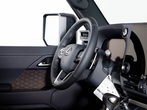 Used 2026 Lexus GX 550 w/ Accessory Package (2T) image 30