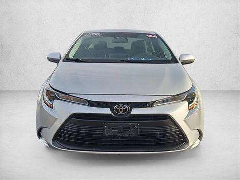 Used 2024 Toyota Corolla LE FWD image 2
