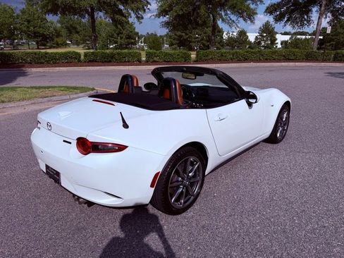 Used 2023 MAZDA MX-5 Miata Grand Touring RWD image 10