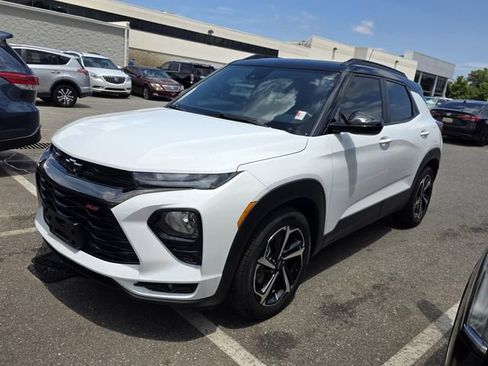 Used 2023 Chevrolet TrailBlazer RS w/ Sun and Liftgate Package FWD image 14