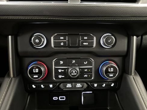 Used 2024 Chevrolet Tahoe Premier AWD/4WD image 19