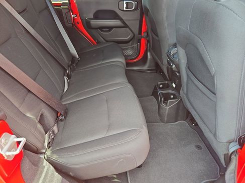 Used 2019 Jeep Wrangler Unlimited Sahara w/ Safety Group image 28