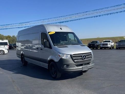 Used 2024 Mercedes-Benz Sprinter 2500 image 14
