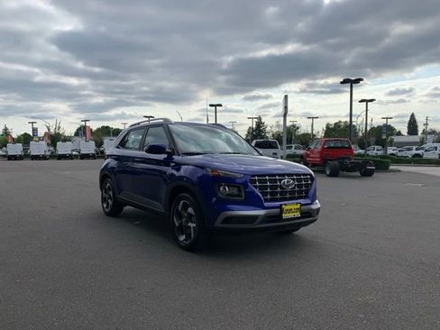 New 2025 Hyundai Venue SEL image 8