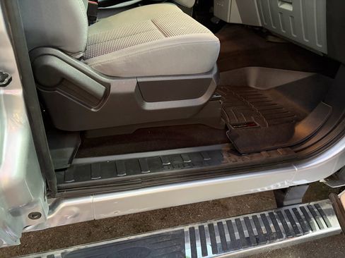 Used 2016 Ford F250 XLT w/ XLT Premium Package image 38