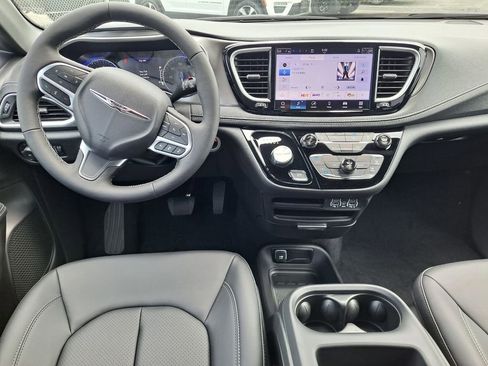 New 2025 Chrysler Pacifica Select image 21