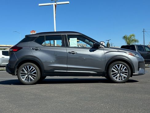 Used 2023 Nissan Kicks SR image 5