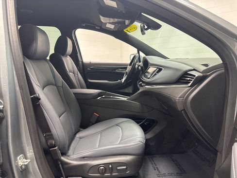 Used 2024 Buick Enclave Essence w/ Sport Touring Edition image 10
