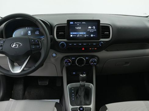 New 2025 Hyundai Venue SEL image 38