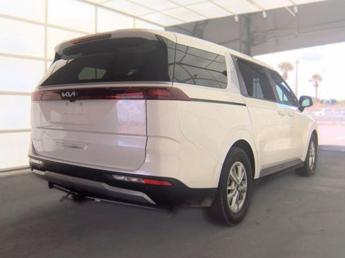 Used 2024 Kia Carnival LX FWD image 2