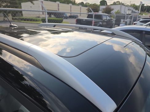 Certified 2023 Hyundai Venue SEL FWD image 3