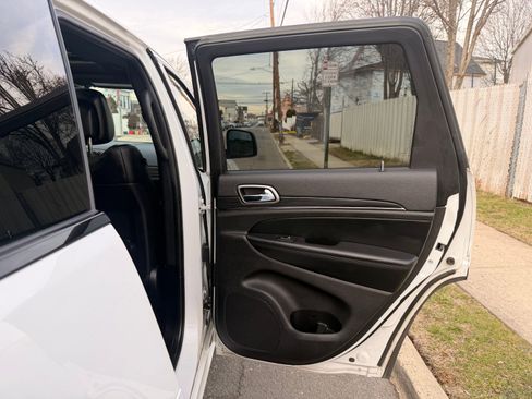 Used 2021 Jeep Grand Cherokee Limited X image 27