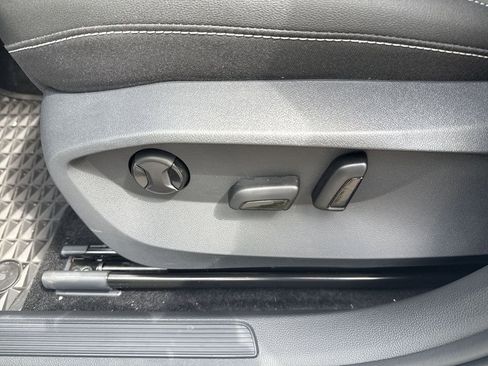 New 2024 Volkswagen Taos SE AWD/4WD image 10
