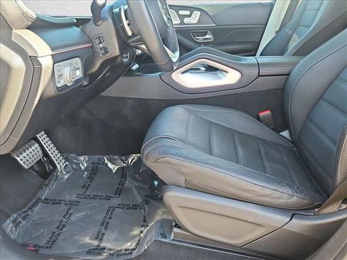 Used 2024 Mercedes-Benz GLS 580 4MATIC image 17