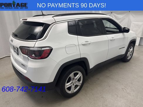 Used 2024 Jeep Compass Latitude AWD/4WD image 2