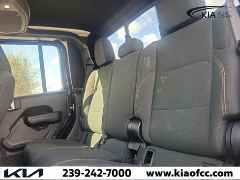 Used 2024 Jeep Gladiator Sport AWD/4WD image 14