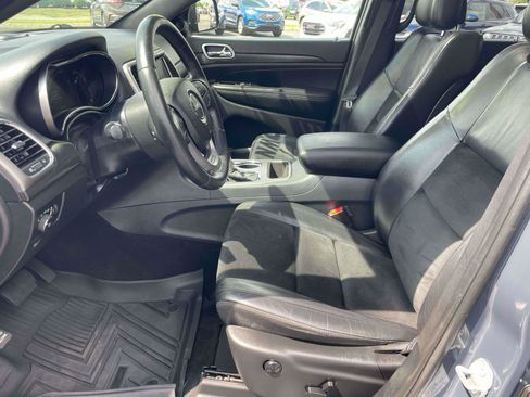 Used 2018 Jeep Grand Cherokee Altitude AWD/4WD image 5