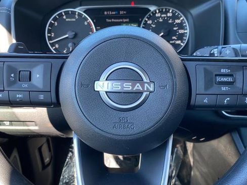 Used 2023 Nissan Rogue SV FWD image 15