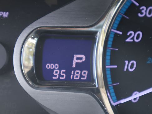 Used 2014 Toyota Sienna XLE FWD image 9
