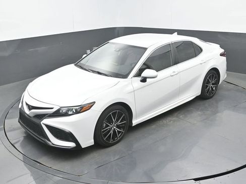 Used 2022 Toyota Camry SE w/ Convenience Package image 16
