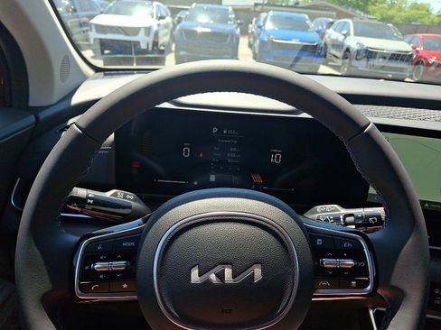 New 2026 Kia Carnival EX FWD image 11