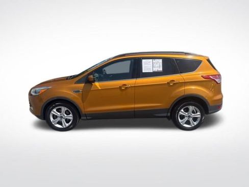Used 2016 Ford Escape SE w/ Equipment Group 201A FWD image 2