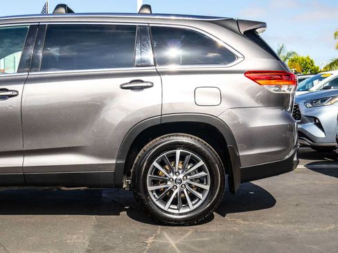 Certified 2019 Toyota Highlander XLE FWD image 6
