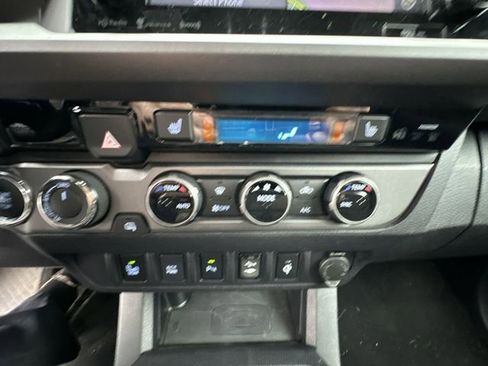 Used 2017 Toyota Tacoma TRD Sport w/ Premium & Technology Package image 20