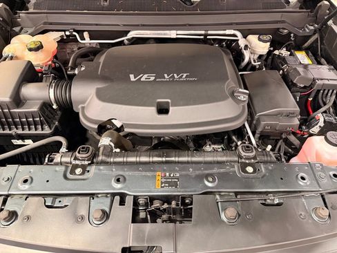 Used 2017 Chevrolet Colorado LT w/ Luxury Package, Chrome AWD/4WD image 6
