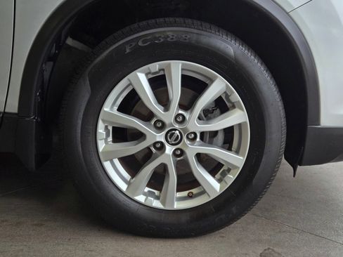 Used 2017 Nissan Rogue SV w/ SV Premium Package AWD/4WD image 5
