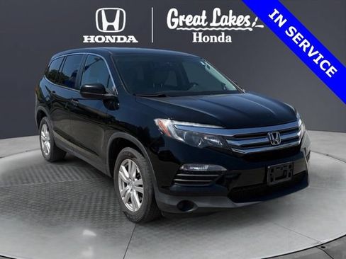 Used 2017 Honda Pilot LX image 1