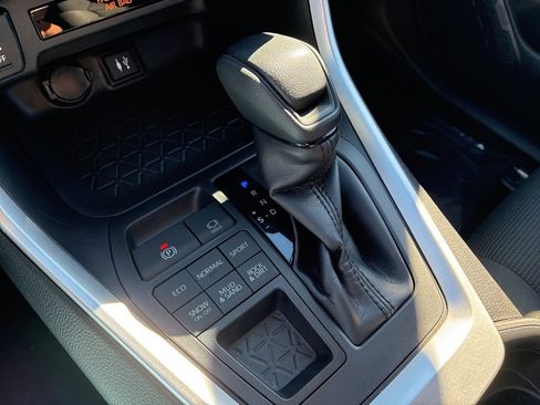 Used 2019 Toyota RAV4 LE image 19