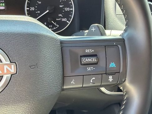 Used 2025 Nissan Rogue SV FWD image 25