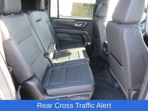 Certified 2024 Chevrolet Suburban Z71 w/ Luxury Package AWD/4WD image 19