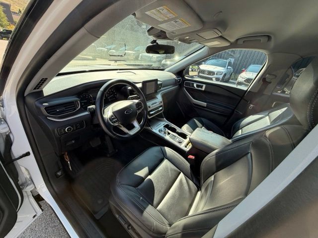 Used 2023 Ford Explorer XLT w/ Equipment Group 202A AWD/4WD image 16