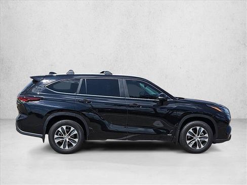 Used 2026 Toyota Highlander XLE AWD/4WD image 4