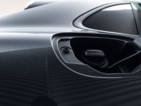 Certified 2025 Porsche Macan AWD/4WD image 31