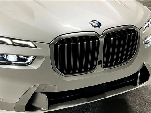 Used 2024 BMW X7 xDrive40i AWD/4WD image 28