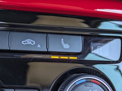 Used 2019 Volkswagen Beetle 2.0T SE w/ SE Premium Package image 27