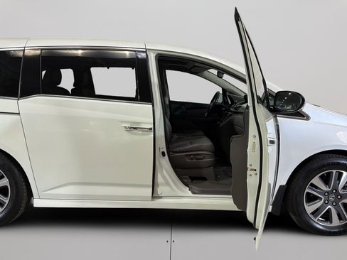 Used 2016 Honda Odyssey Touring Elite image 32