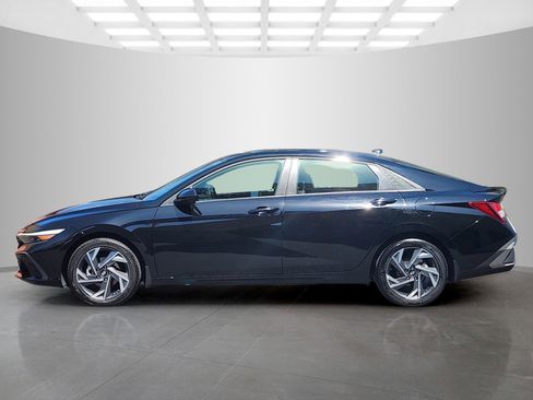Used 2025 Hyundai Elantra Sport FWD image 4