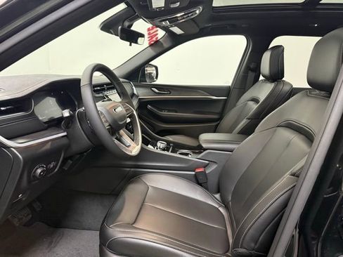 New 2025 Jeep Grand Cherokee L Limited w/ Black Appearance Package image 15