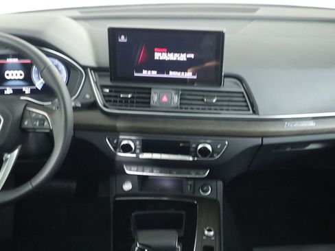 Used 2025 Audi Q5 e Premium Plus w/ Premium Plus Package image 15