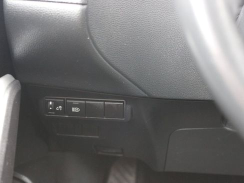 Used 2024 Toyota Corolla Cross XLE image 38