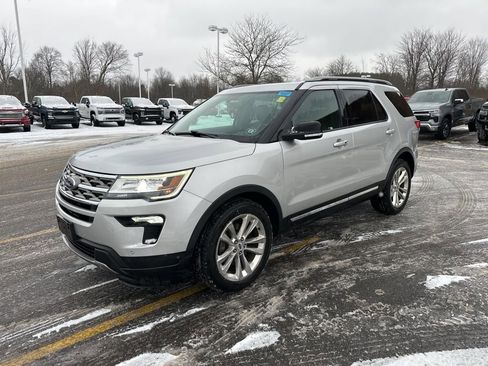 Used 2018 Ford Explorer XLT w/ Equipment Group 202A image 5