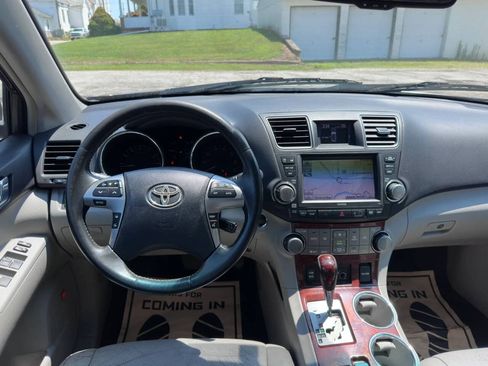 Used 2011 Toyota Highlander Limited w/ Tow Pkg AWD/4WD image 15