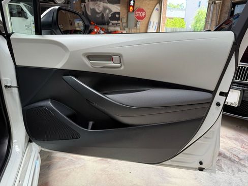 Used 2022 Toyota Corolla LE FWD image 30